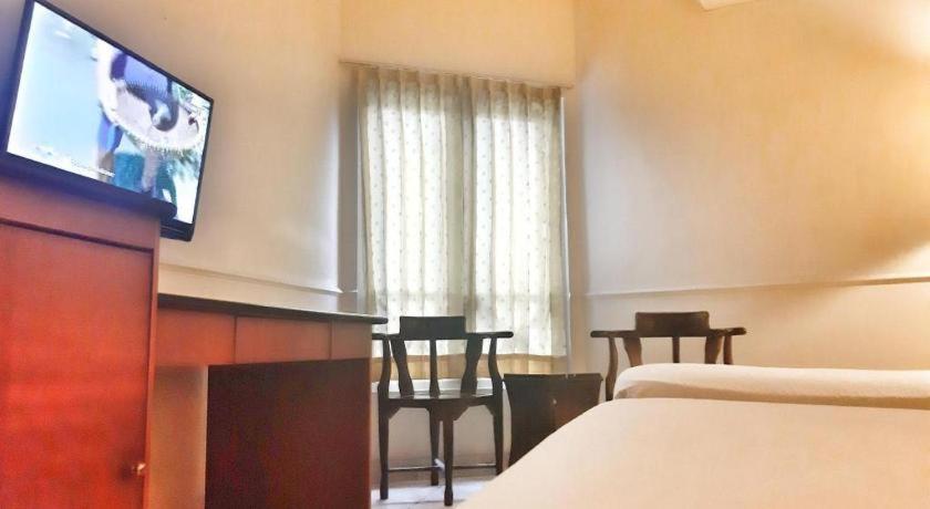 Alexander Hotel Tegal Екстер'єр фото