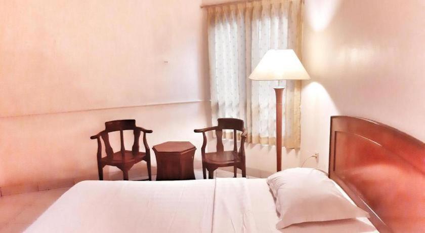 Alexander Hotel Tegal Екстер'єр фото