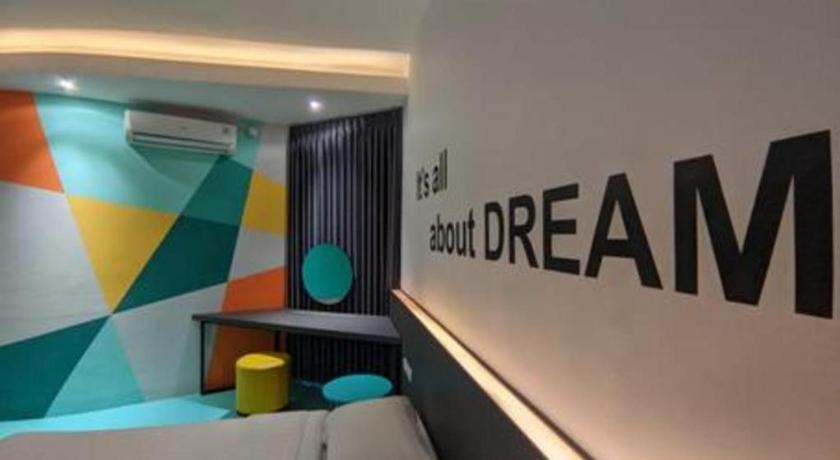 Alexander Hotel Tegal Екстер'єр фото
